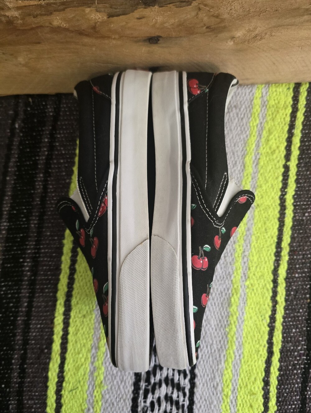 Vans Classic Slip-On Cherry Print — Black/Red Size:7 - Picture 4 of 7